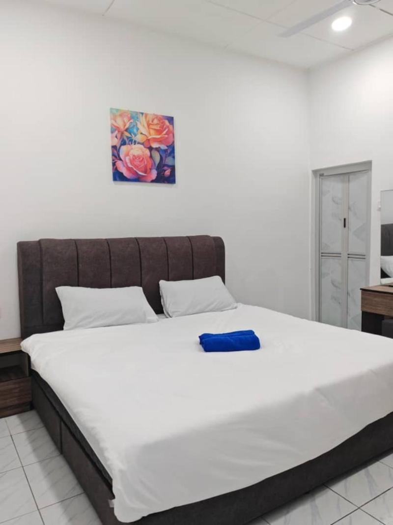 Favourite - 8pax,4br,4bath Homestay *