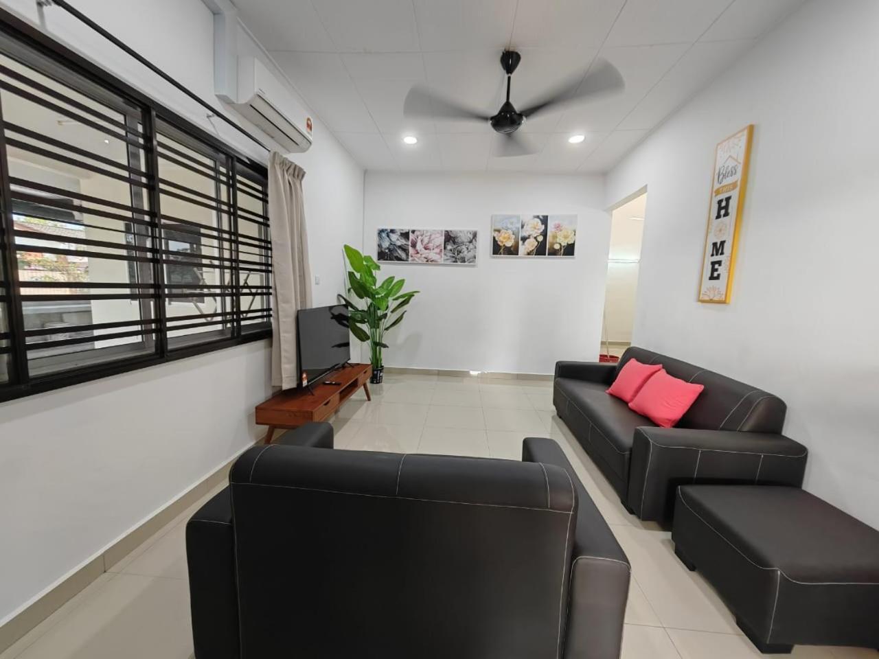 Favourite - 8pax,4br,4bath Homestay *